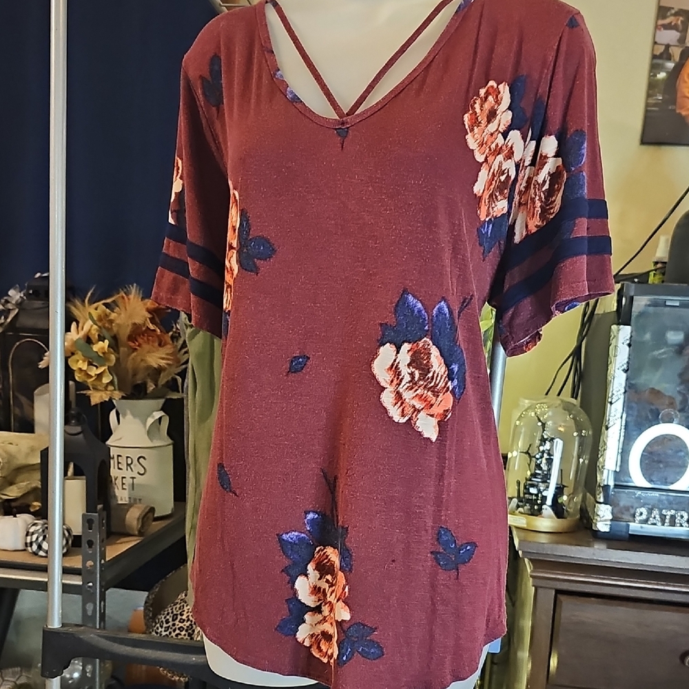 Floral V-Neck Short Sleeve Top